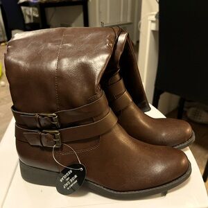 NWT- Knee High brown Wide Calf Boots. Size 10 womens